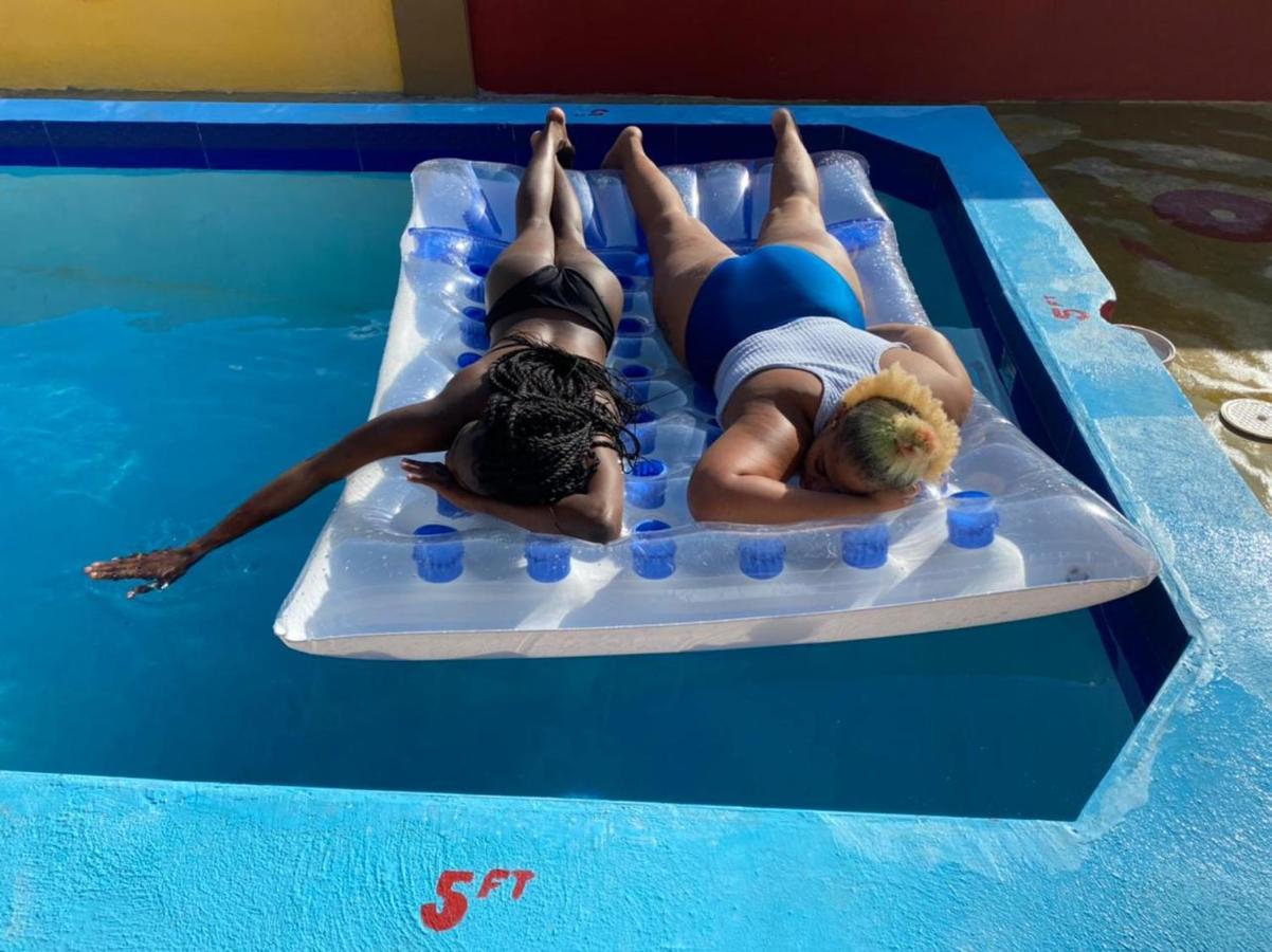Paradise Villa Shared Onsite Private Pool Onsite Gym Очо-Риос Экстерьер фото